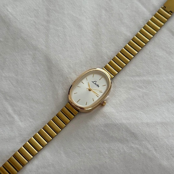 Vintage Accessories - Vintage Type Gold Watch